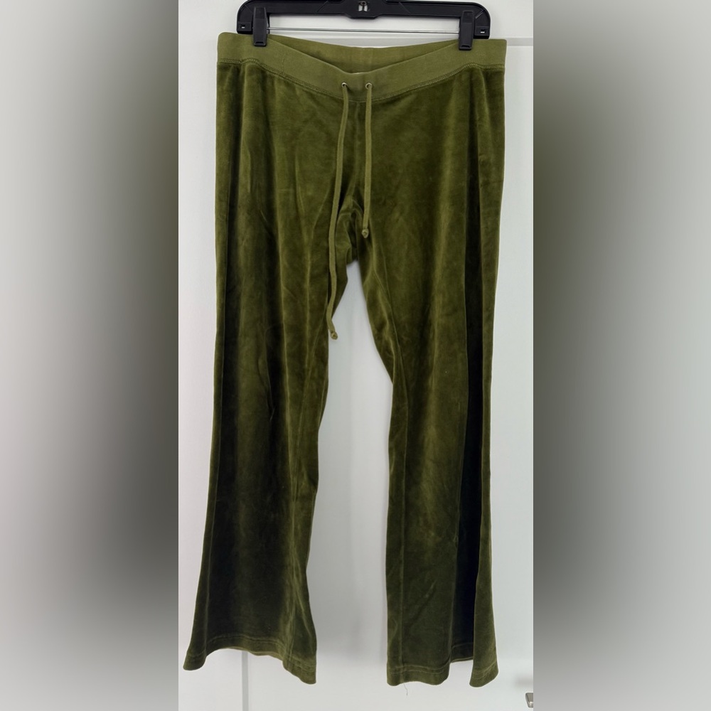Authentic Juicy Couture Velour Olive Green Pants
Size L